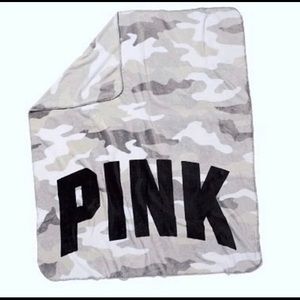 COPY - VS PINK FLEECE CAMO 50x60